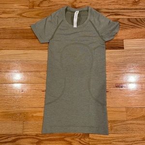 Lululemon Green Twill swiftley tech short sleeve shirt size 0